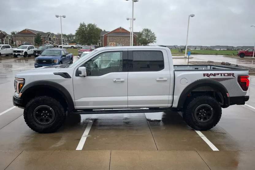 2025 Ford F-150 Raptor photo 1