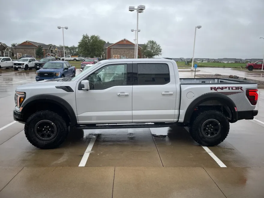 2025 Ford F-150 Raptor photo 1