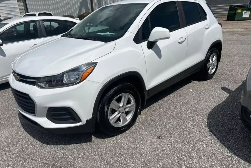 2020 Chevrolet Trax LS photo 1