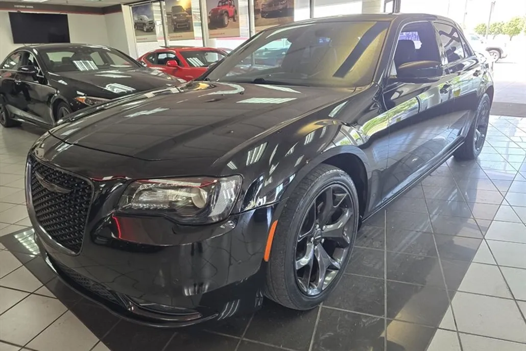 2021 Chrysler 300 LX photo 1