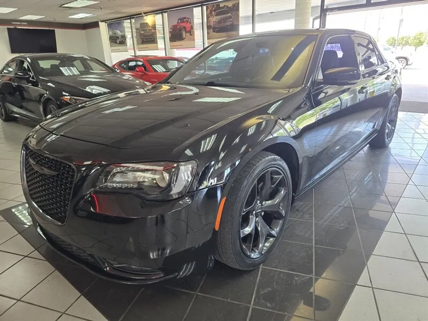 2021 Chrysler 300 LX photo 1