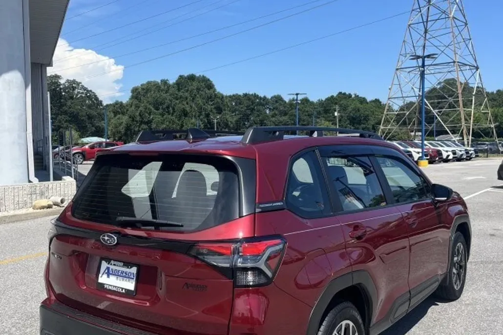 2025 Subaru Forester Base photo 1