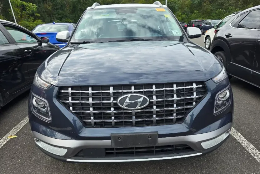2023 Hyundai Venue Limited photo 1