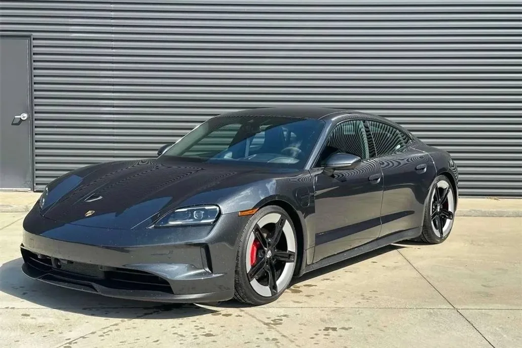 2025 Porsche Taycan 4S photo 1