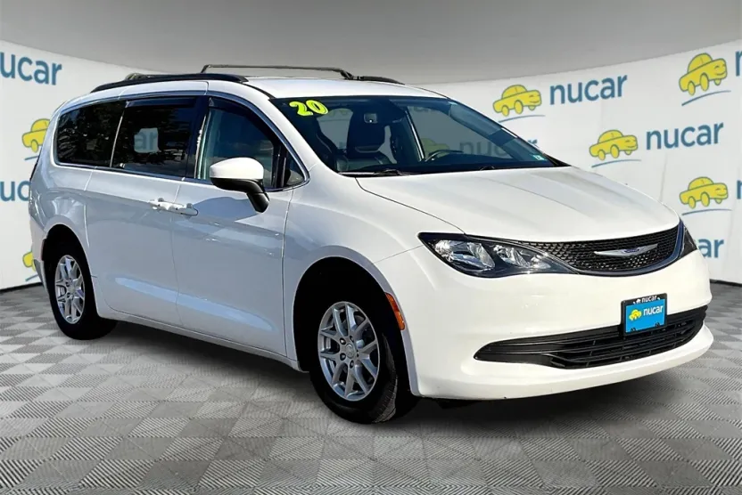 2020 Chrysler Voyager LXi photo 1
