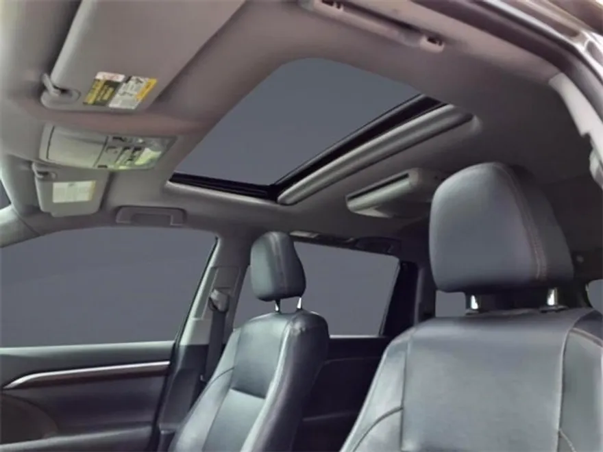 2016 Toyota Highlander Limited photo 1