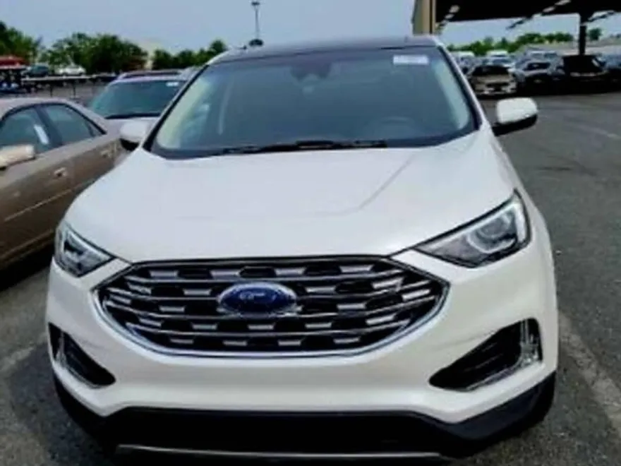 2019 Ford Edge SEL photo 1