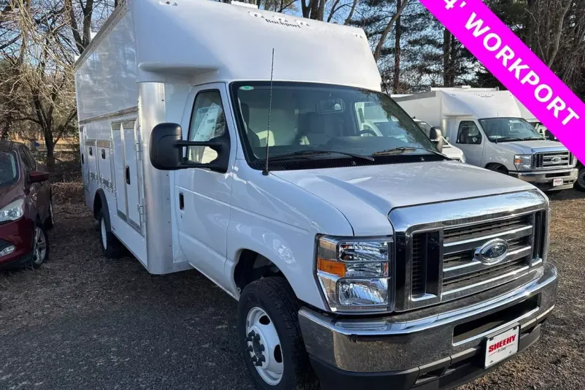 2025 Ford E-450 photo 1
