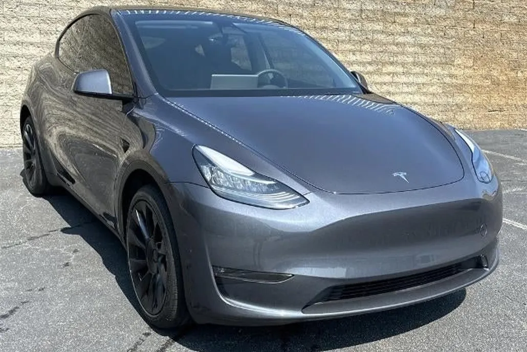 2023 Tesla Model Y Long Range photo 1