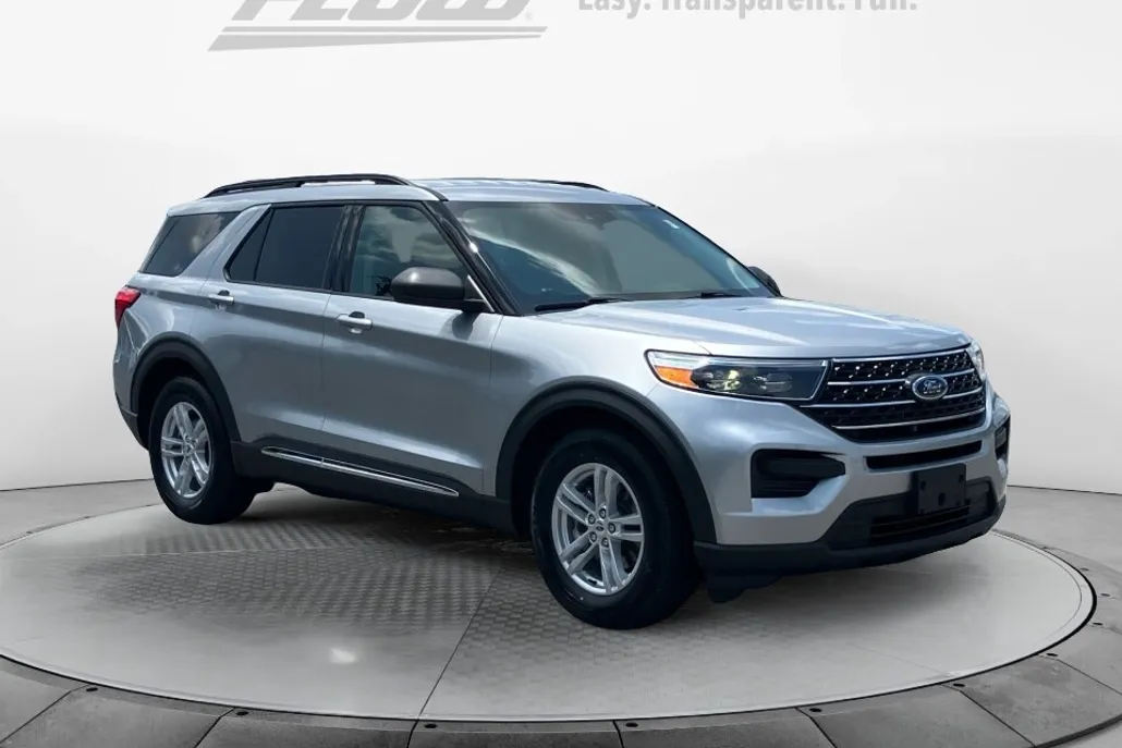 2022 Ford Explorer XLT photo 1