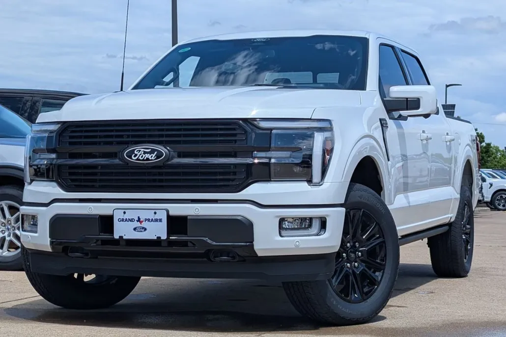 2025 Ford F-150 Platinum photo 1