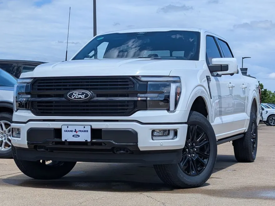 2025 Ford F-150 Platinum photo 1