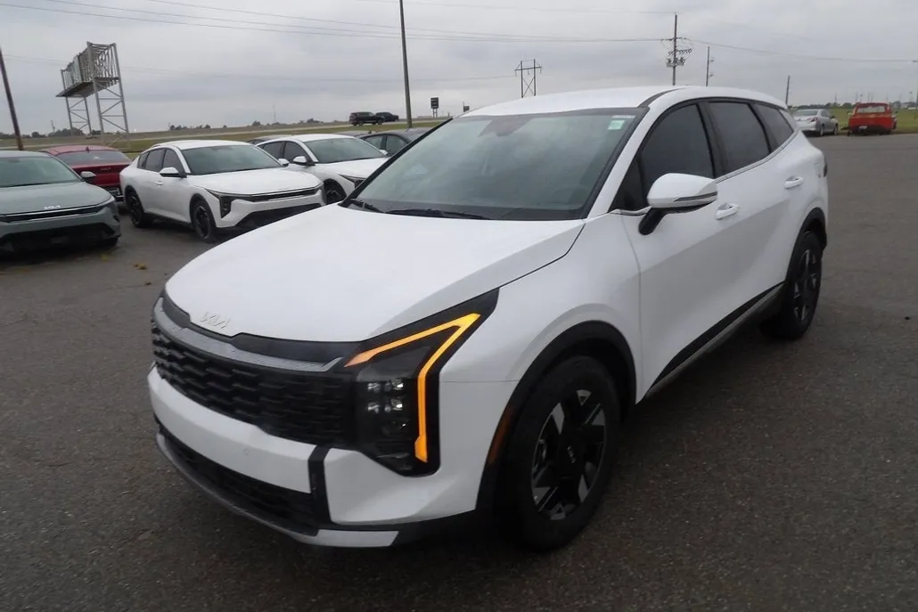 2026 Kia Sportage LX photo 1