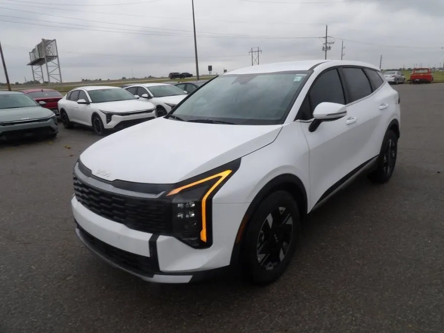 2026 Kia Sportage LX photo 1