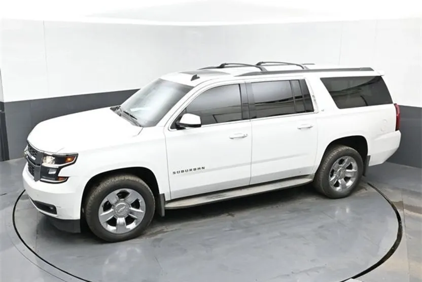 2015 Chevrolet Suburban LT photo 1