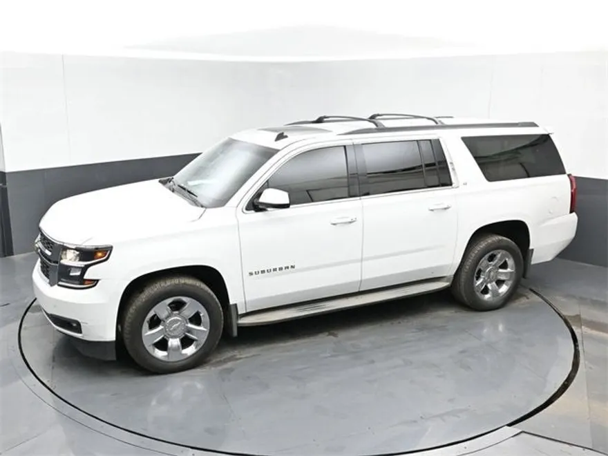2015 Chevrolet Suburban LT photo 1
