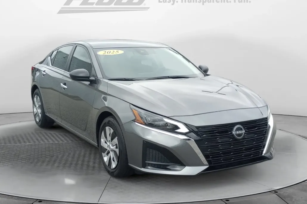 2025 Nissan Altima S photo 1