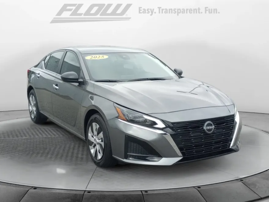 2025 Nissan Altima S photo 1