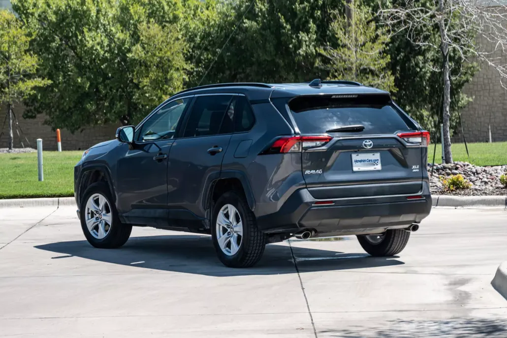 2021 Toyota RAV4 XLE photo 1