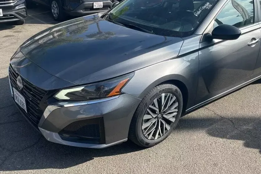 2024 Nissan Altima 2.5 SV photo 1