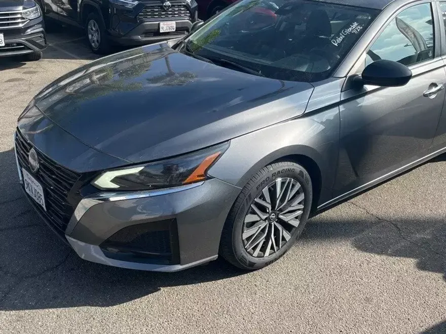 2024 Nissan Altima 2.5 SV photo 1