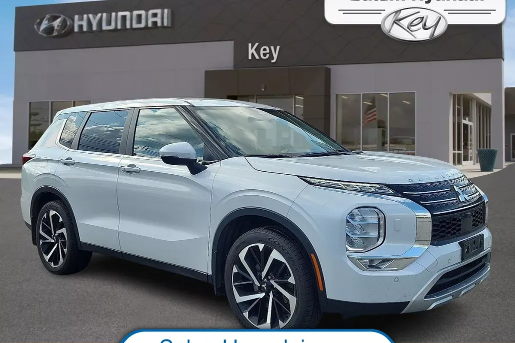 2023 Mitsubishi Outlander SE photo 1