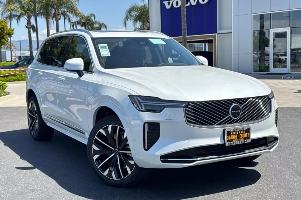 2025 Volvo XC90 Plus photo 1
