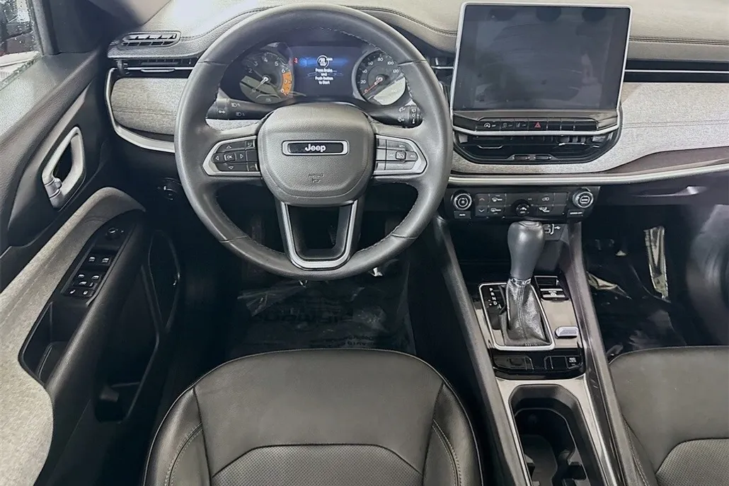 2023 Jeep Compass Latitude Lux photo 1