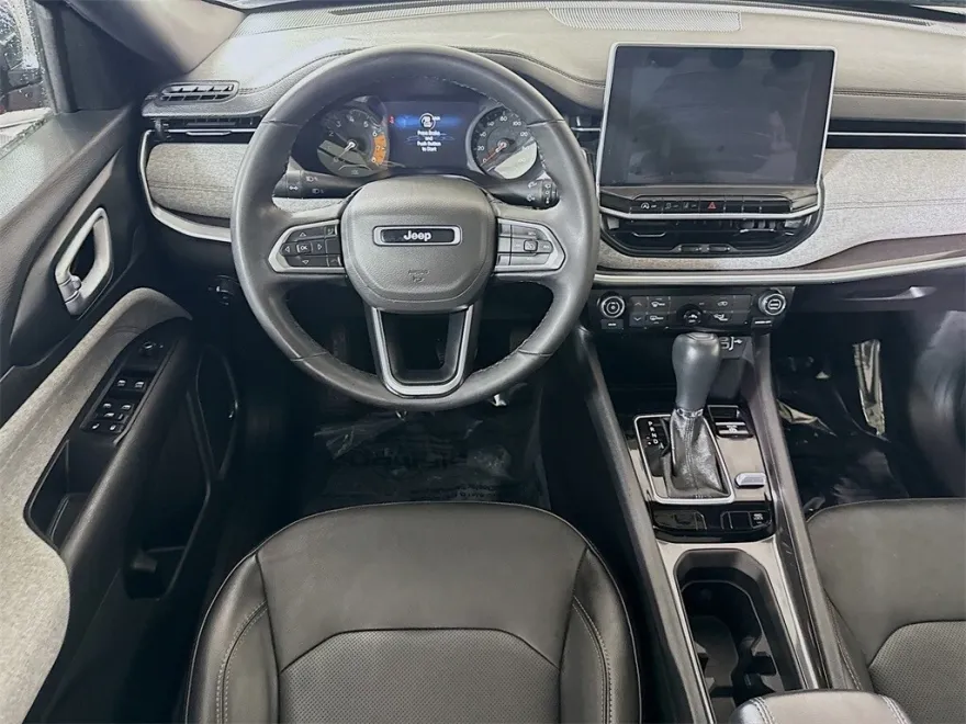 2023 Jeep Compass Latitude Lux photo 1