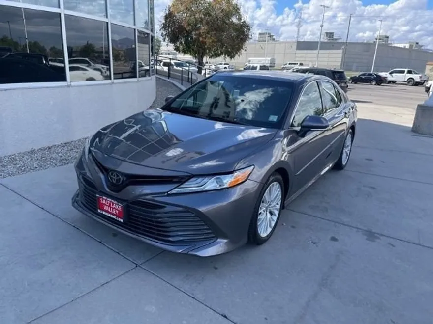 2019 Toyota Camry XLE photo 1