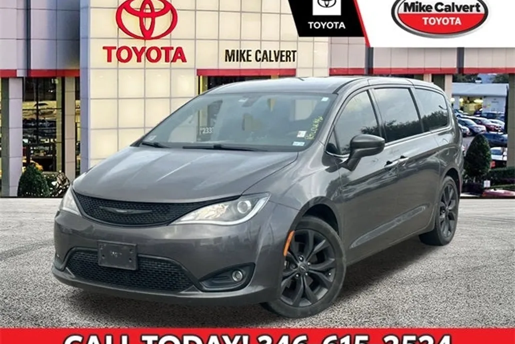 2019 Chrysler Pacifica Touring Plus photo 1