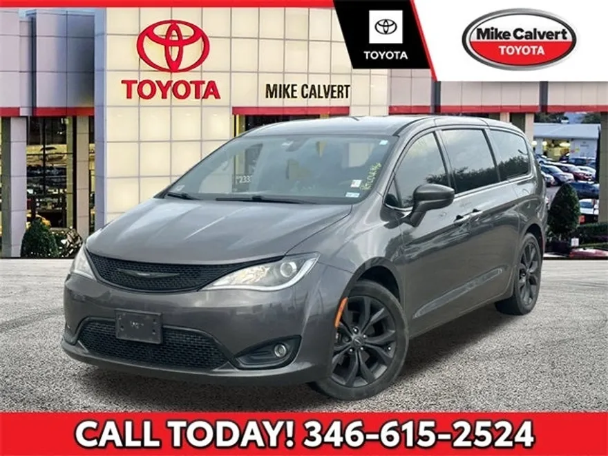 2019 Chrysler Pacifica Touring Plus photo 1