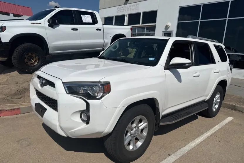 2016 Toyota 4Runner SR5 photo 1