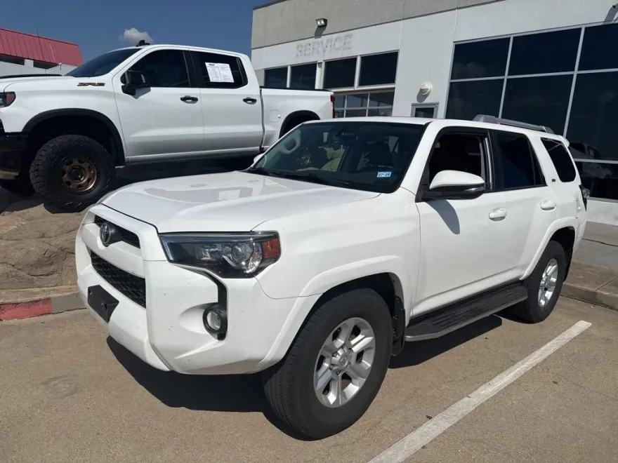 2016 Toyota 4Runner SR5 photo 1