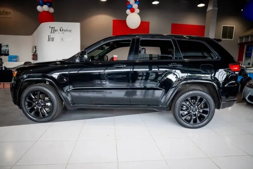 2022 Jeep Cherokee Laredo X photo 1