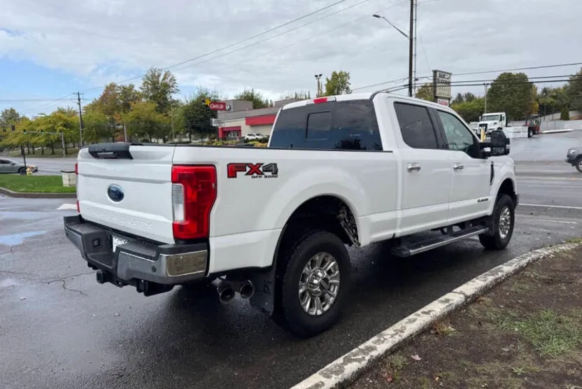 2017 Ford F-350 Lariat photo 1