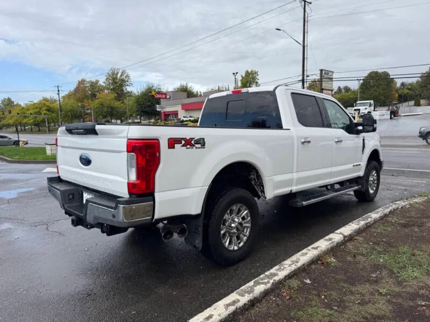 2017 Ford F-350 Lariat photo 1