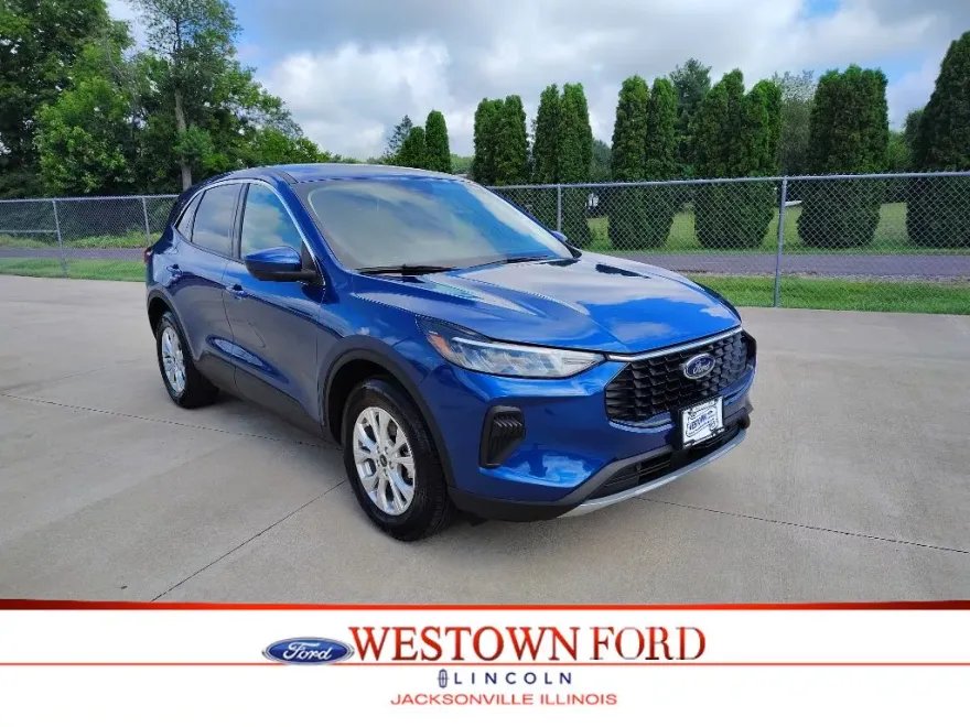 2023 Ford Escape Titanium photo 1