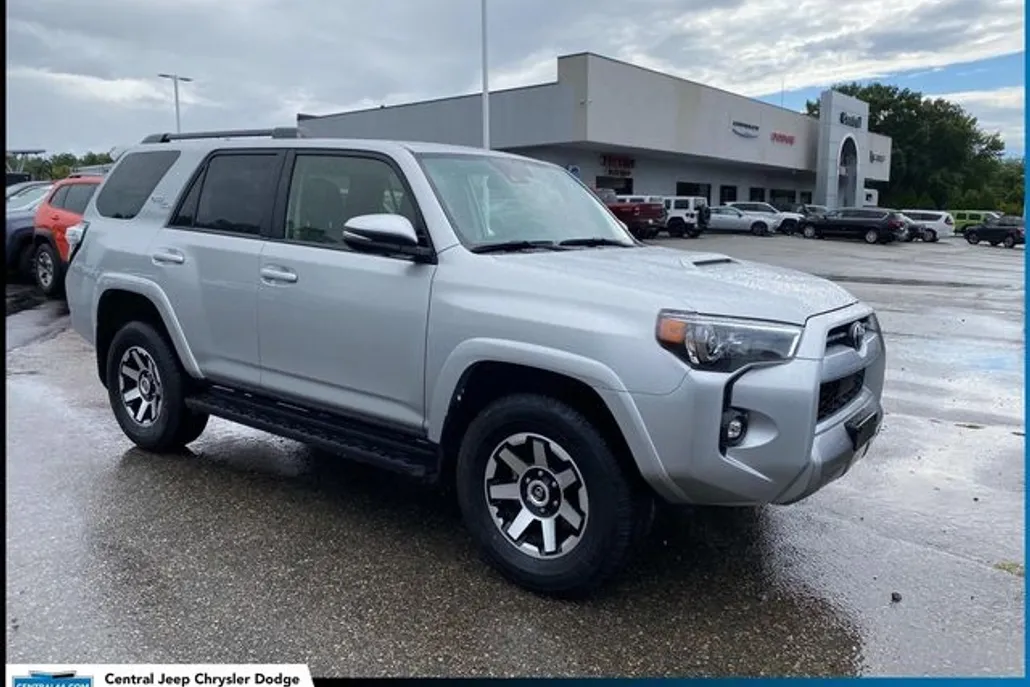 2024 Toyota 4Runner TRD Off-Road Premium photo 1