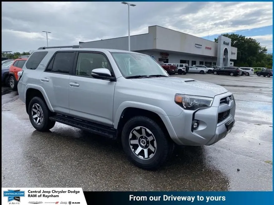 2024 Toyota 4Runner TRD Off-Road Premium photo 1