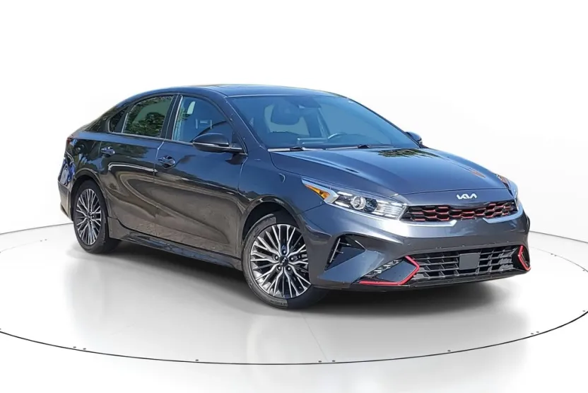 2022 Kia Forte GT-Line photo 1