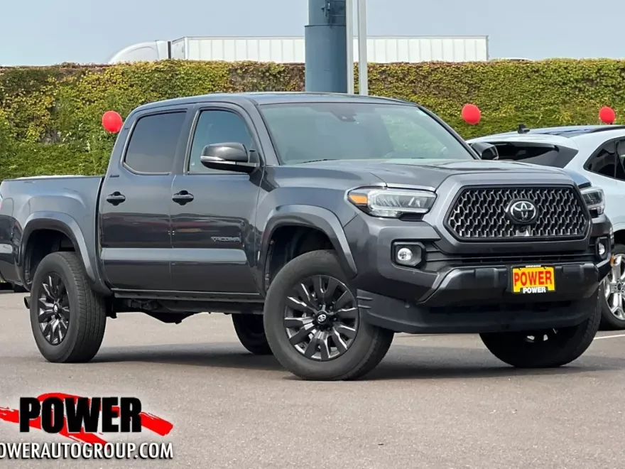 2023 Toyota Tacoma Limited V6 photo 1