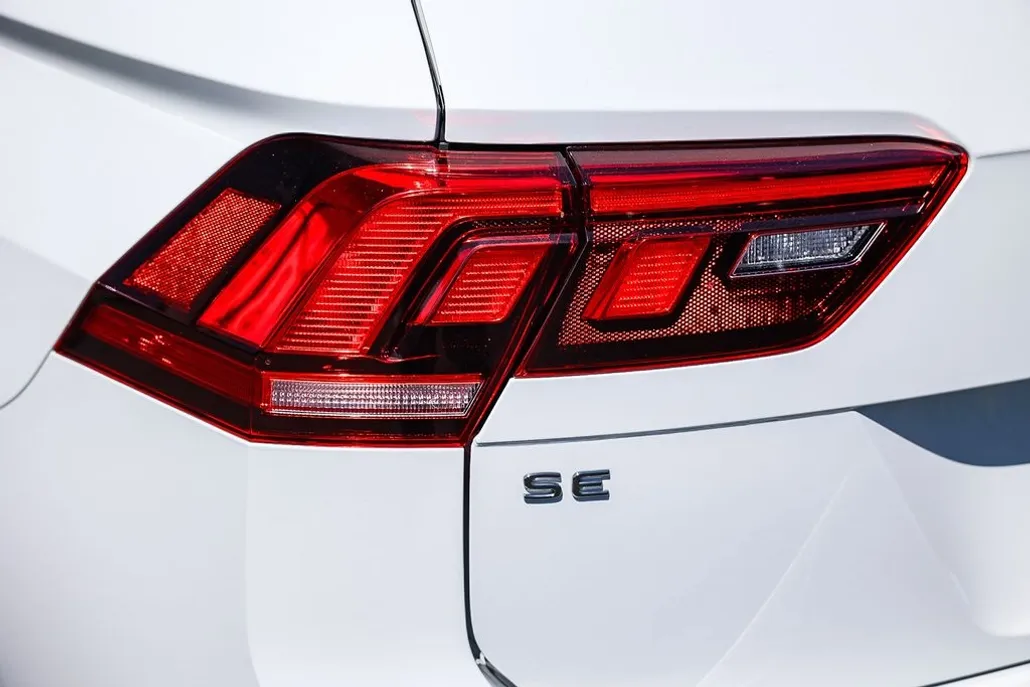 2022 Volkswagen Tiguan SE photo 1