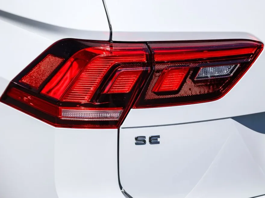 2022 Volkswagen Tiguan SE photo 1