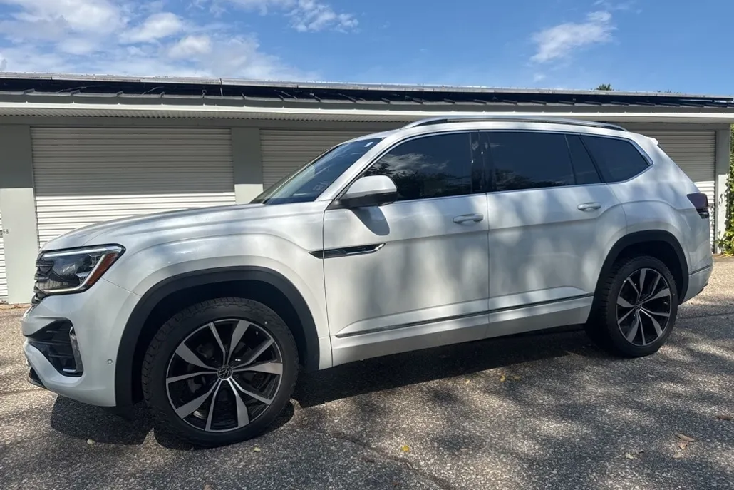 2024 Volkswagen Atlas SEL Premium R-Line photo 1