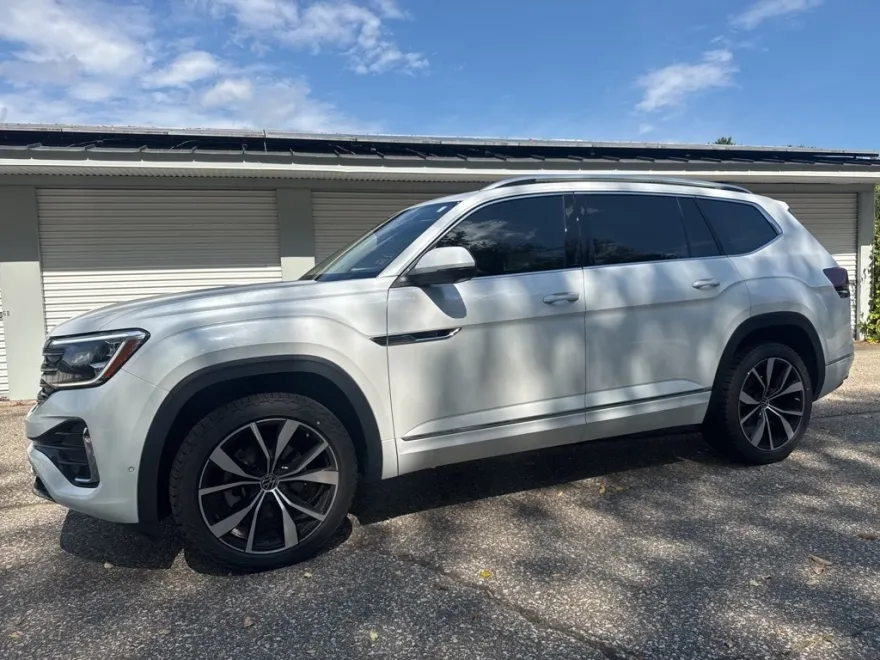 2024 Volkswagen Atlas SEL Premium R-Line photo 1