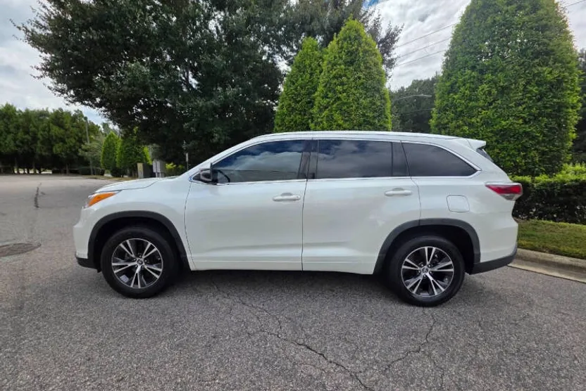 2016 Toyota Highlander XLE photo 1