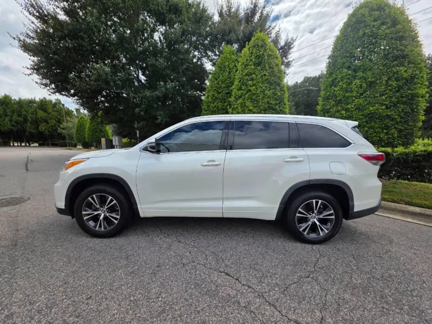 2016 Toyota Highlander XLE photo 1