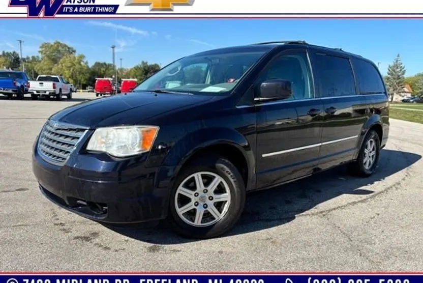 2010 Chrysler Town & Country Touring photo 1