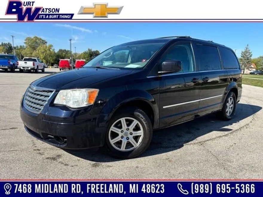 2010 Chrysler Town & Country Touring photo 1